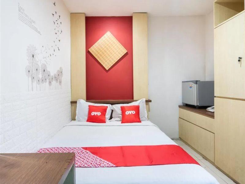 Super Oyo Flagship 91863 Metro House Hotell Surabaya Exteriör bild