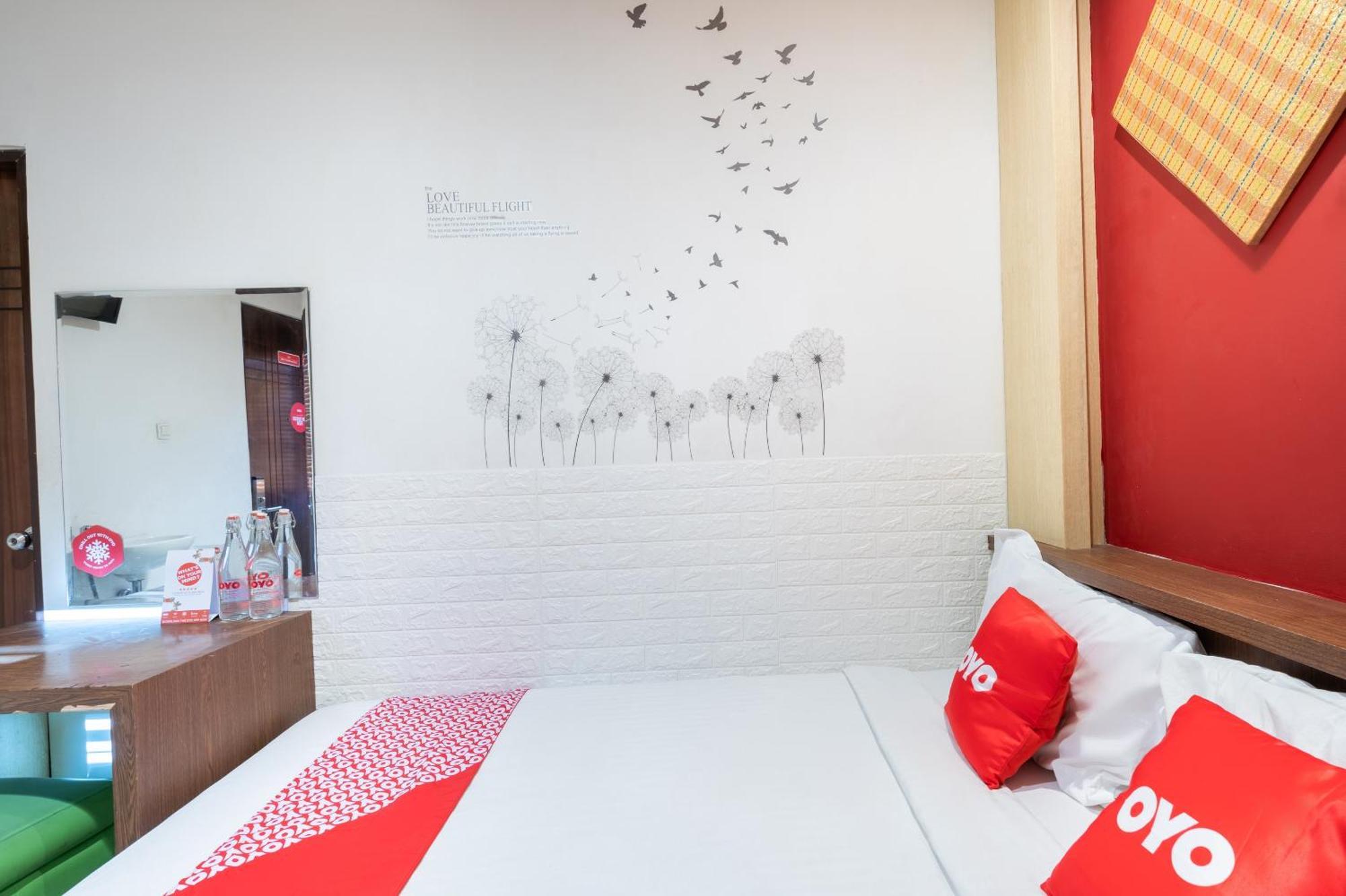 Super Oyo Flagship 91863 Metro House Hotell Surabaya Exteriör bild