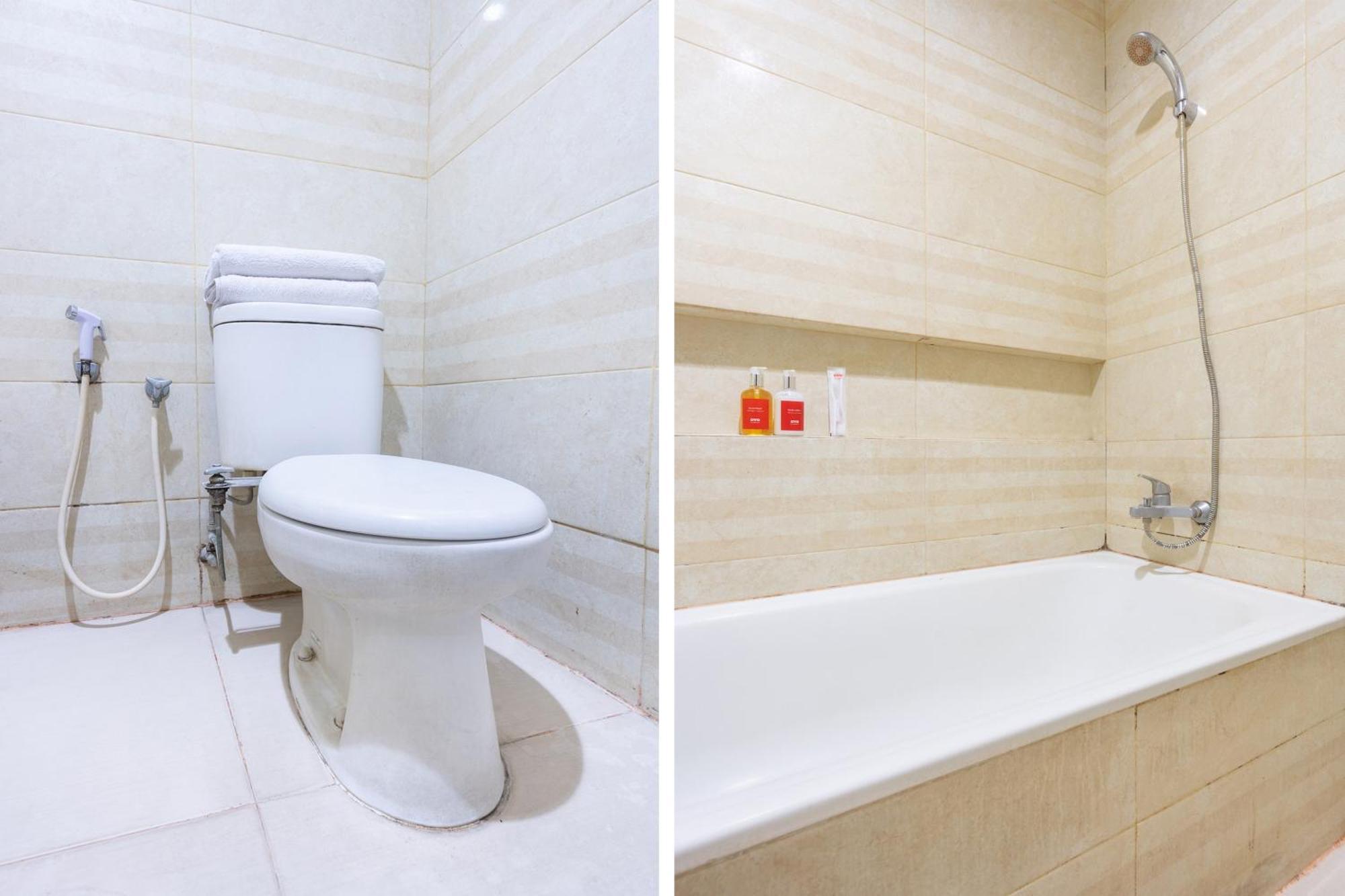Super Oyo Flagship 91863 Metro House Hotell Surabaya Exteriör bild