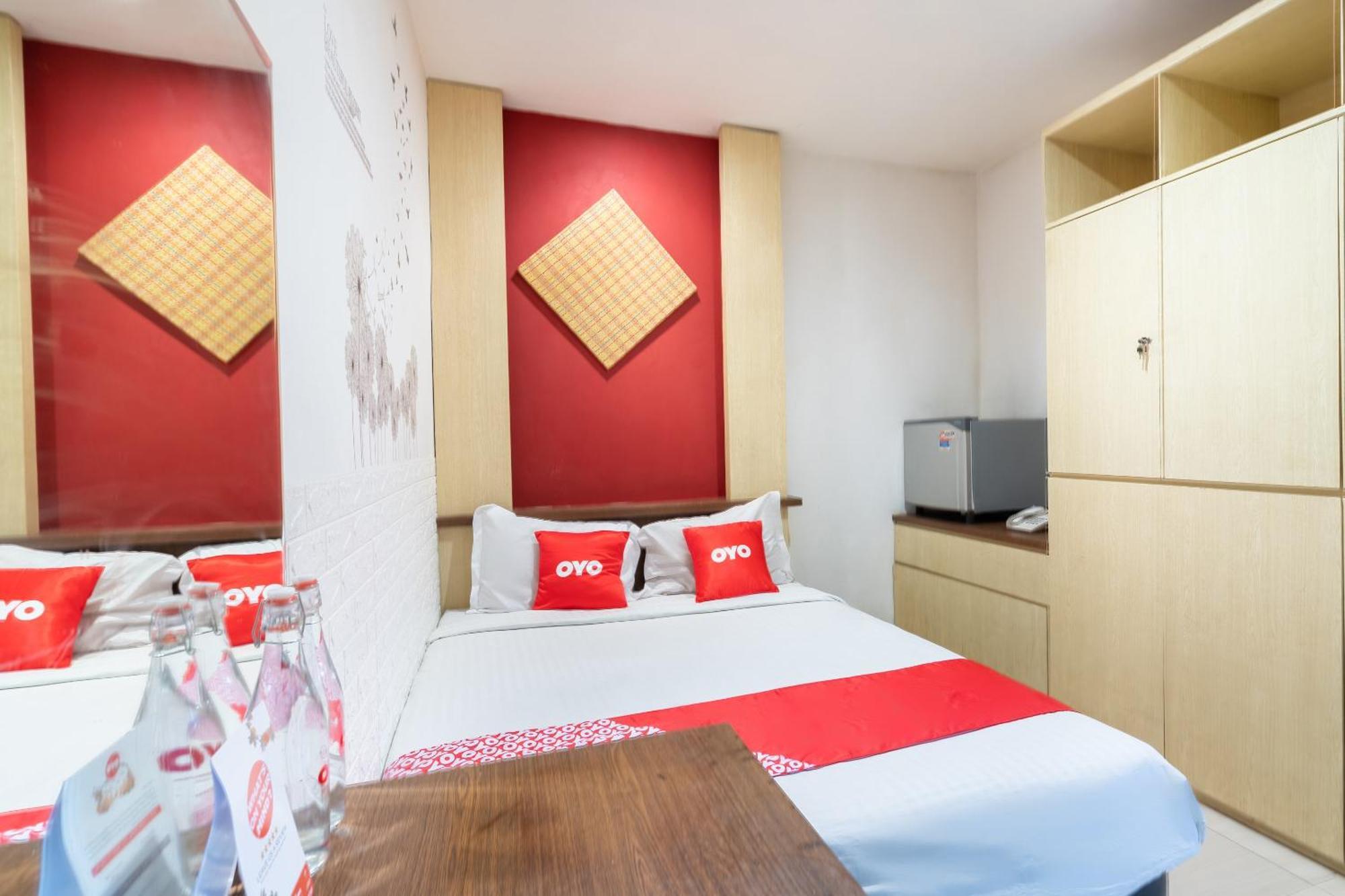 Super Oyo Flagship 91863 Metro House Hotell Surabaya Exteriör bild