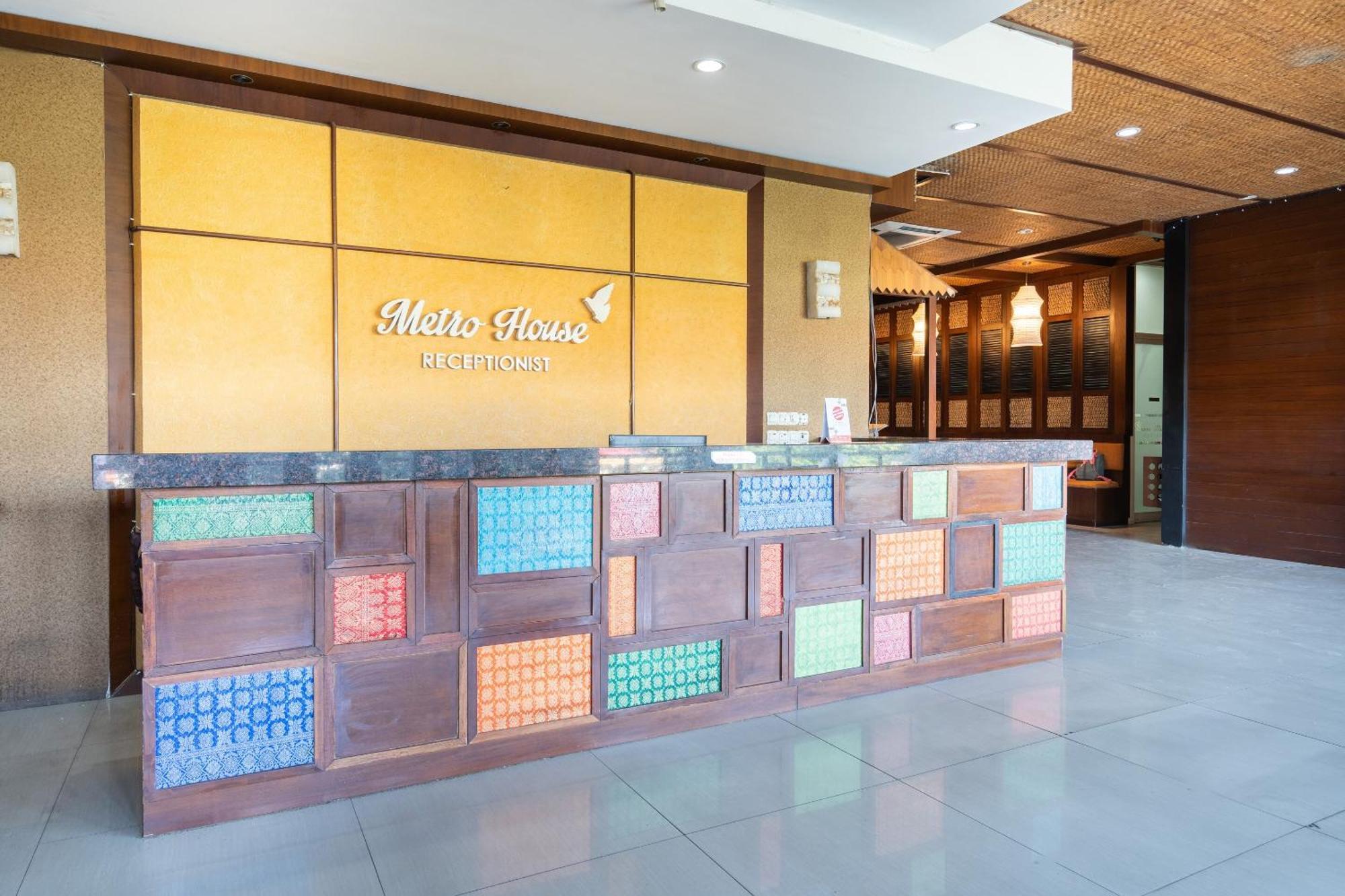Super Oyo Flagship 91863 Metro House Hotell Surabaya Exteriör bild