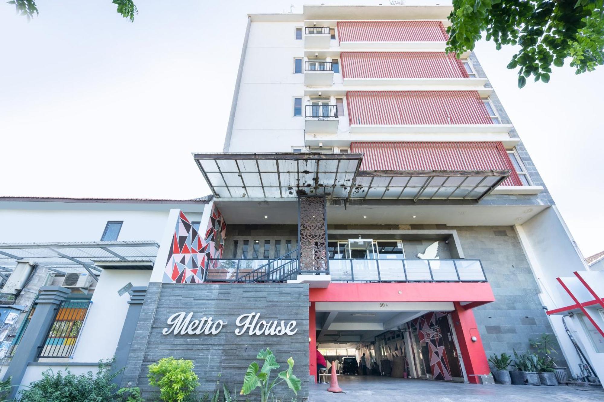 Super Oyo Flagship 91863 Metro House Hotell Surabaya Exteriör bild