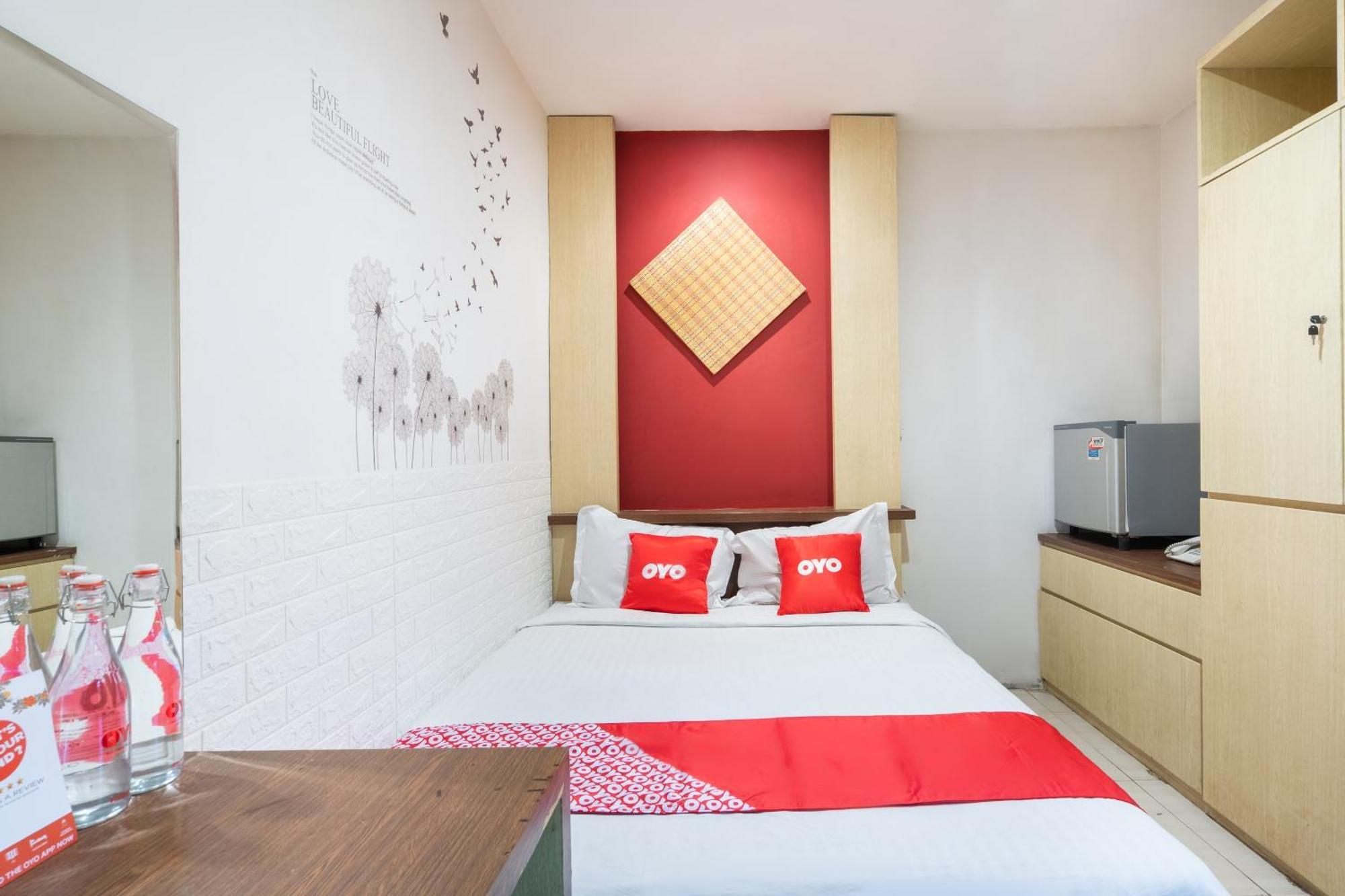 Super Oyo Flagship 91863 Metro House Hotell Surabaya Exteriör bild