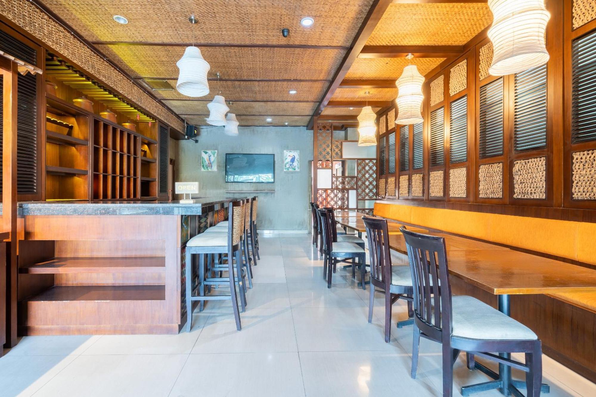 Super Oyo Flagship 91863 Metro House Hotell Surabaya Exteriör bild