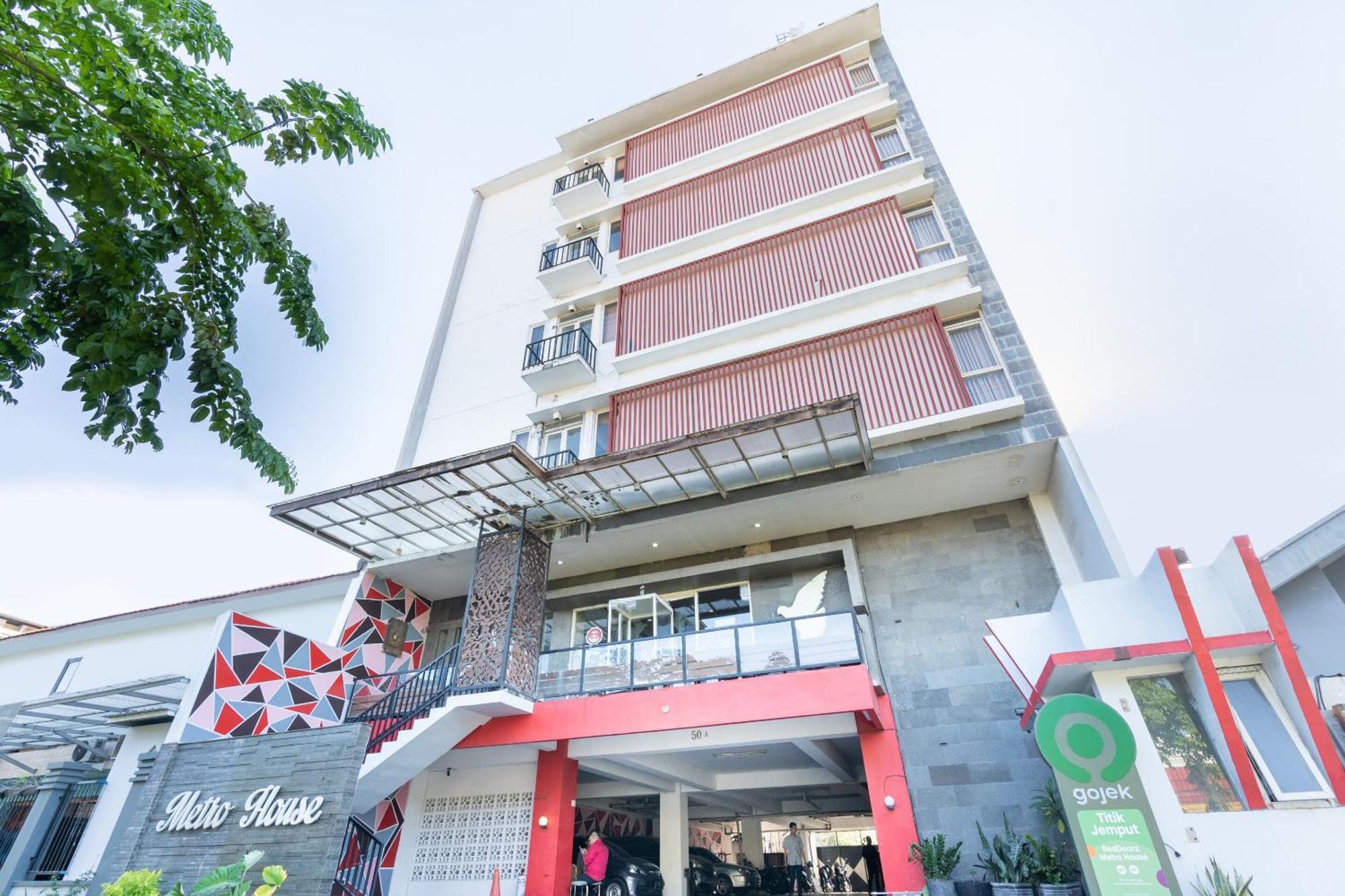 Super Oyo Flagship 91863 Metro House Hotell Surabaya Exteriör bild