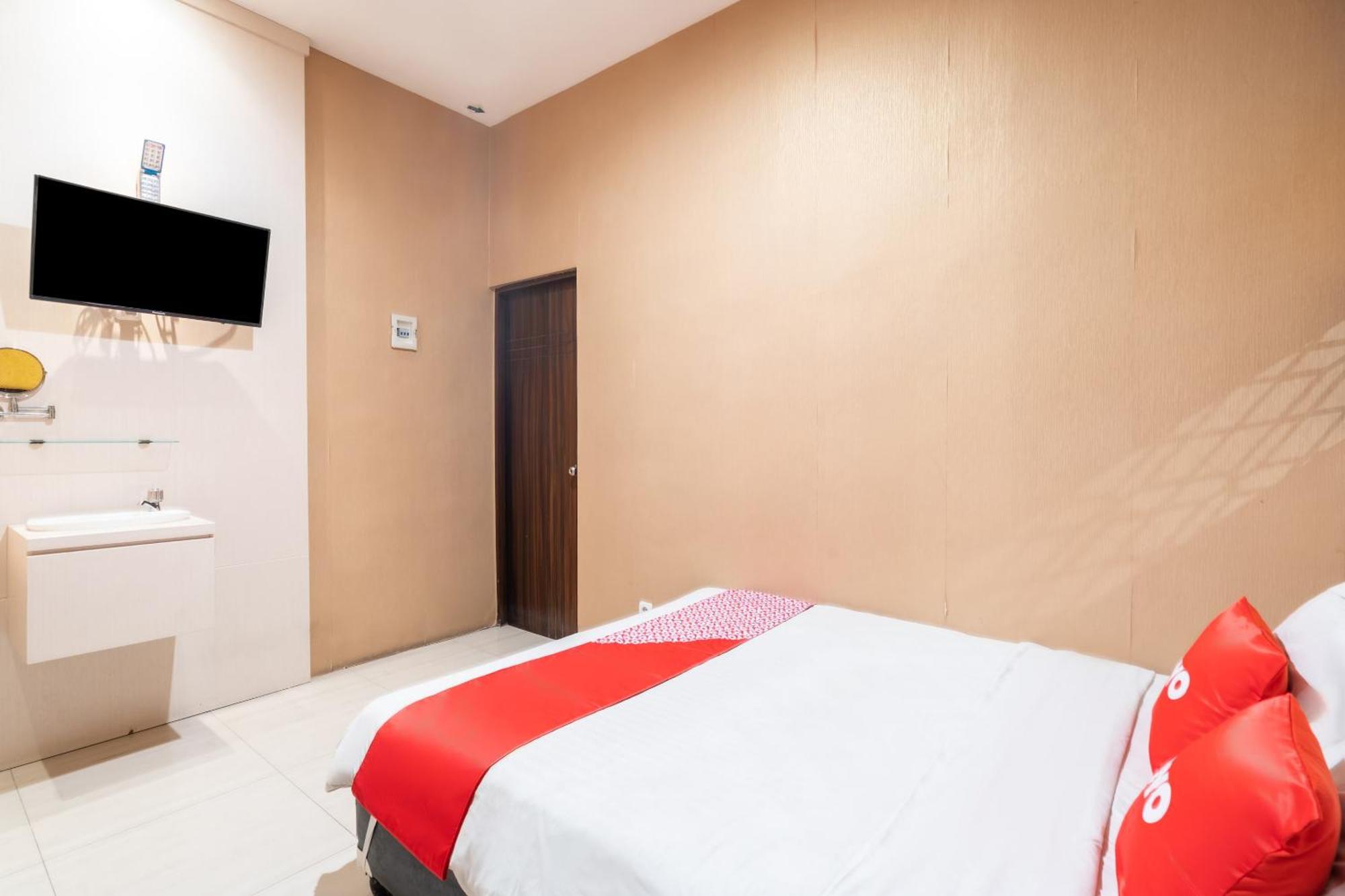 Super Oyo Flagship 91863 Metro House Hotell Surabaya Exteriör bild