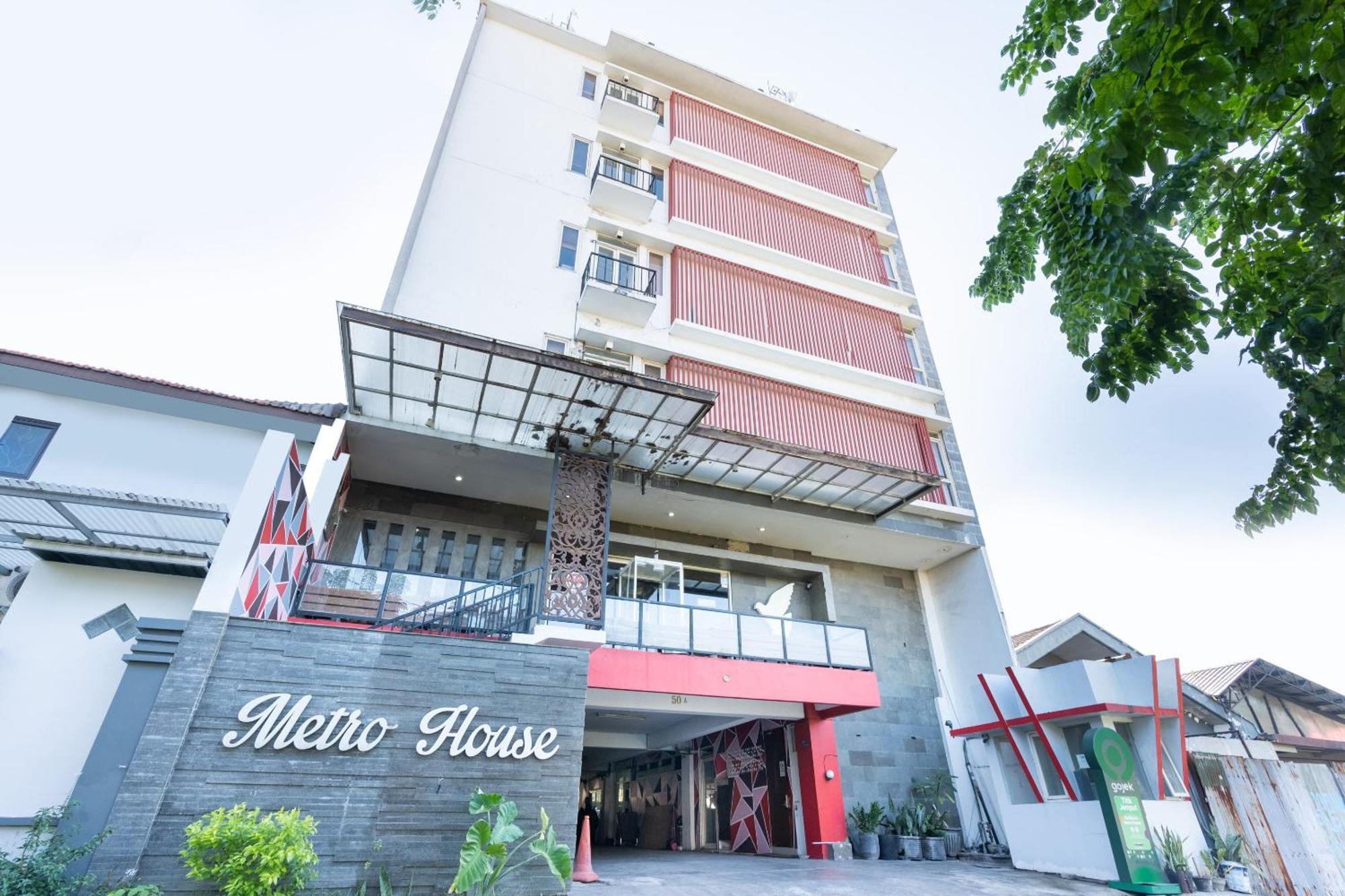 Super Oyo Flagship 91863 Metro House Hotell Surabaya Exteriör bild
