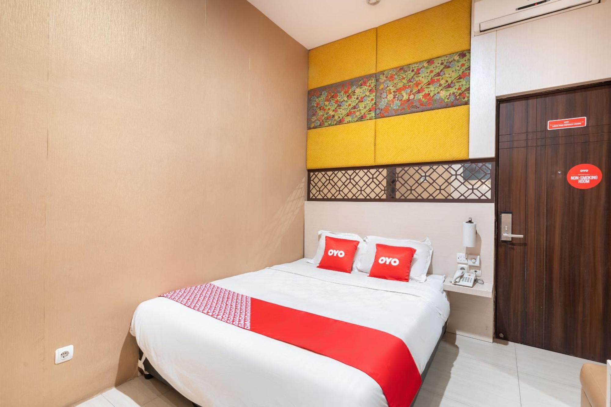 Super Oyo Flagship 91863 Metro House Hotell Surabaya Exteriör bild