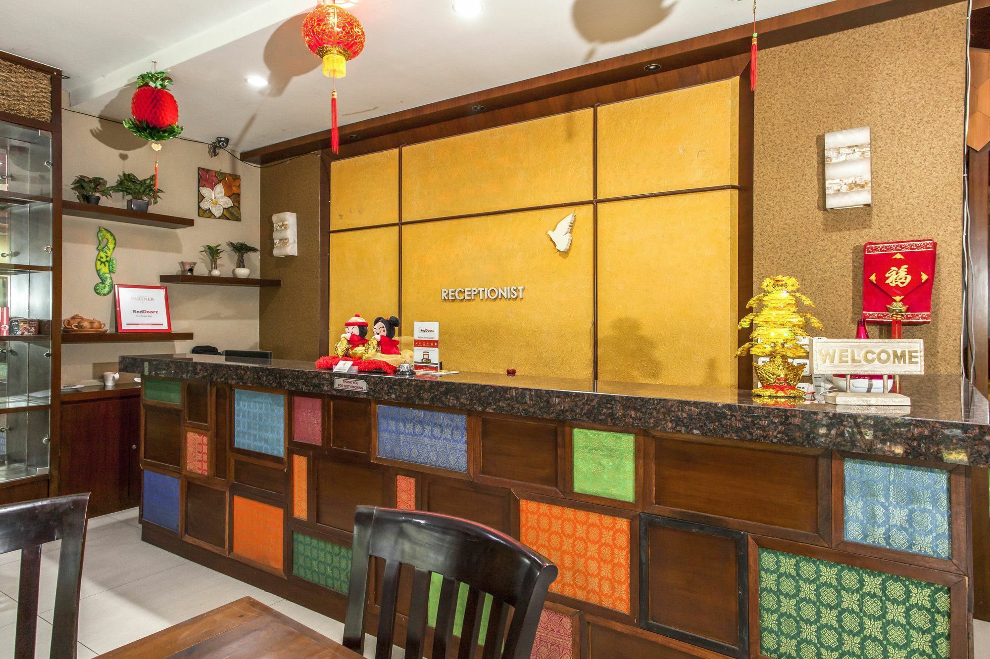 Super Oyo Flagship 91863 Metro House Hotell Surabaya Exteriör bild